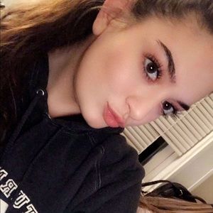 Meet your Posher, Olivia